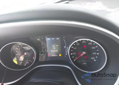 2018 Jeep Compass Latitude 4X4 z USA, uszkodzony, nr VIN 3C4NJDBB7JT345152